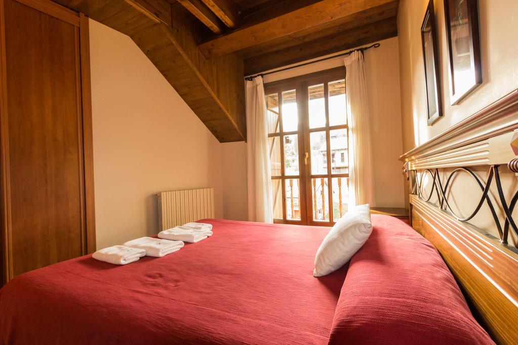 Apartamentos Turisticos Lavedan Tramacastilla de Tena Bagian luar foto