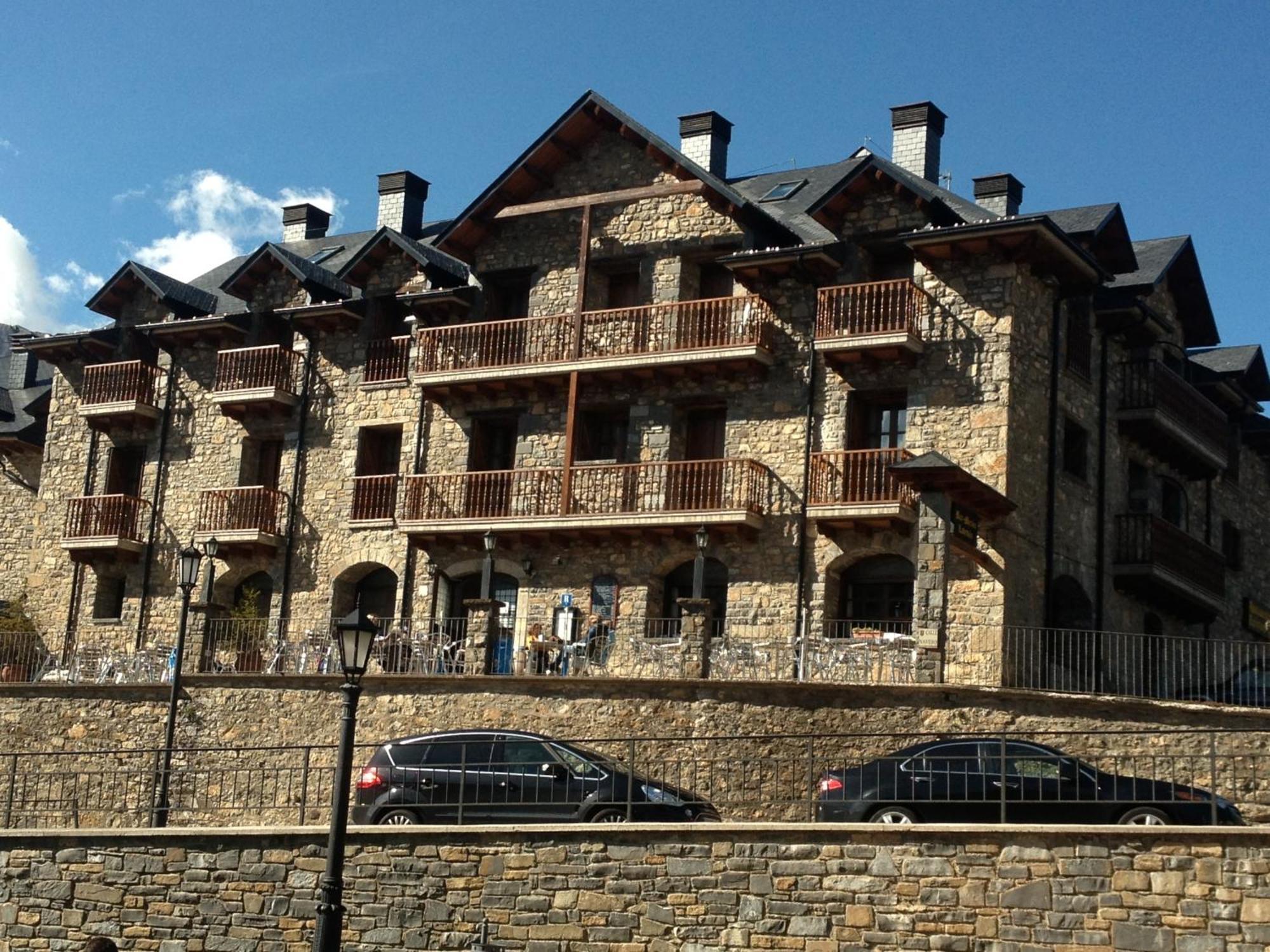 Apartamentos Turisticos Lavedan Tramacastilla de Tena Bagian luar foto
