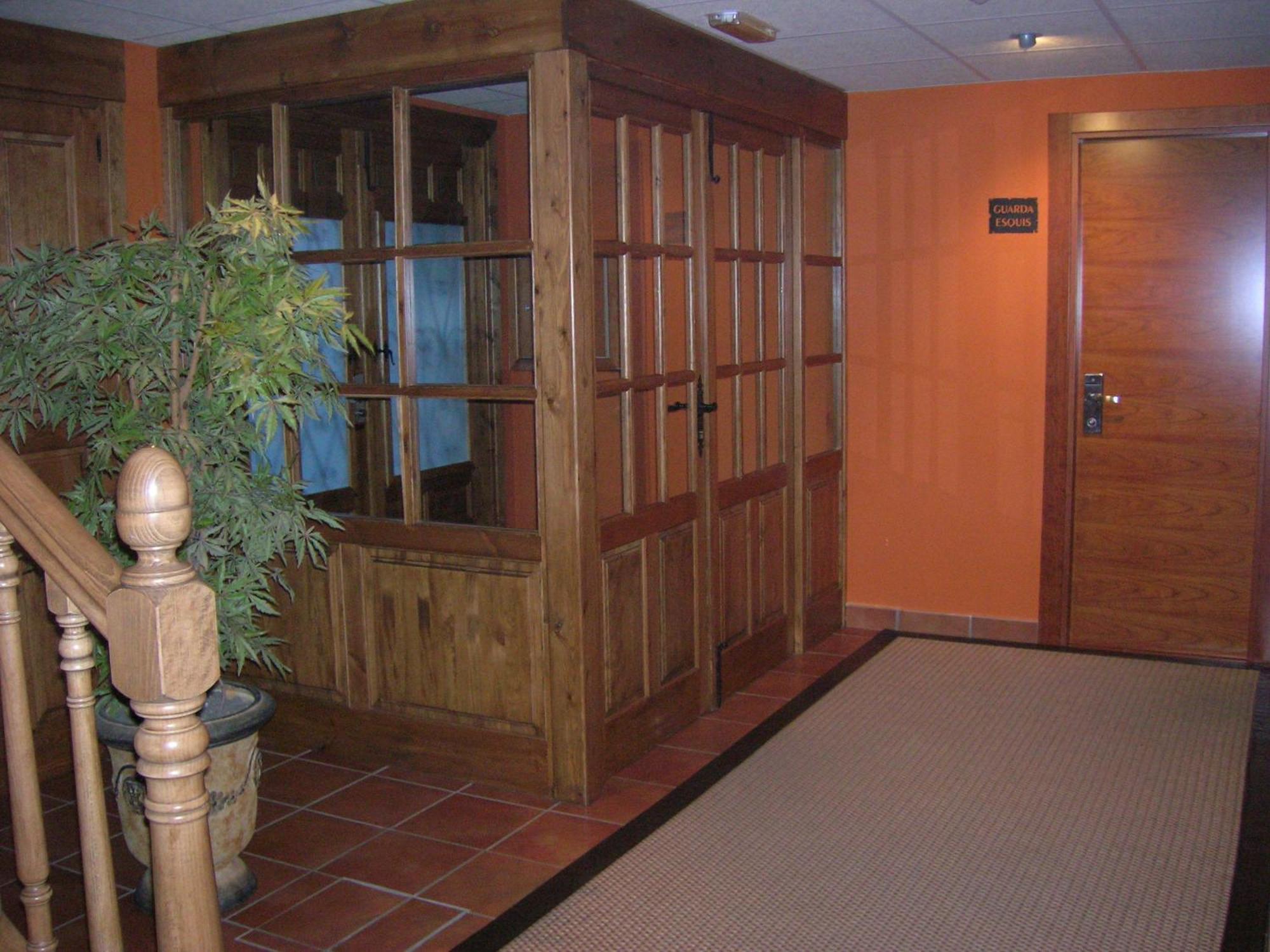 Apartamentos Turisticos Lavedan Tramacastilla de Tena Bagian luar foto
