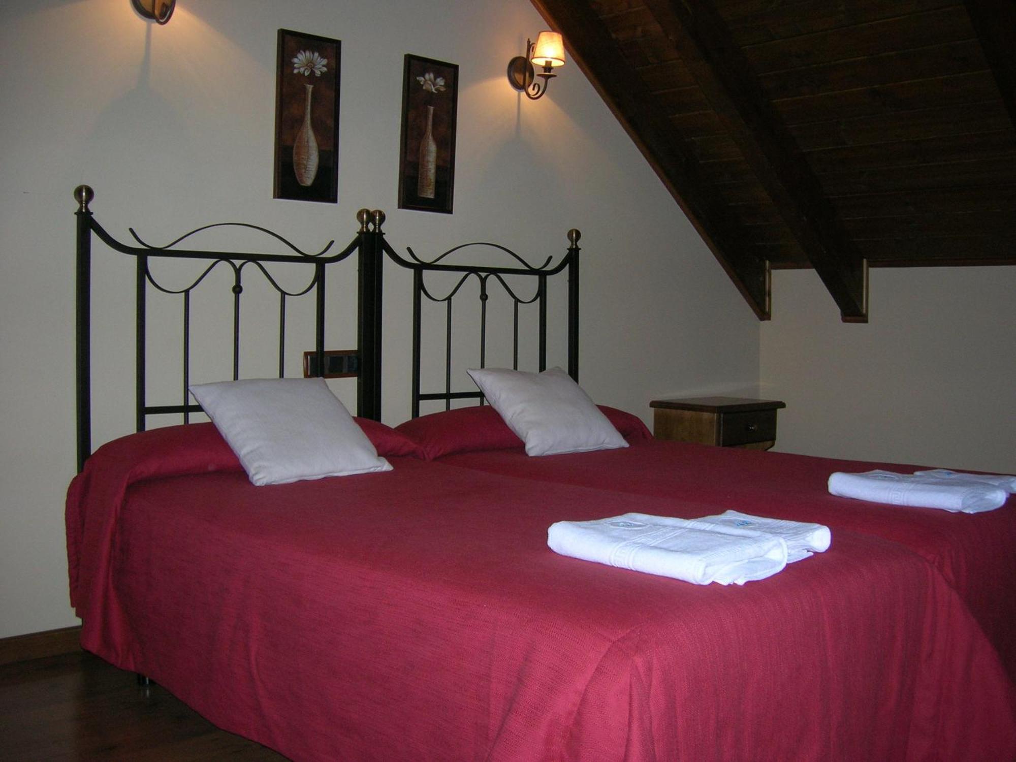 Apartamentos Turisticos Lavedan Tramacastilla de Tena Bagian luar foto