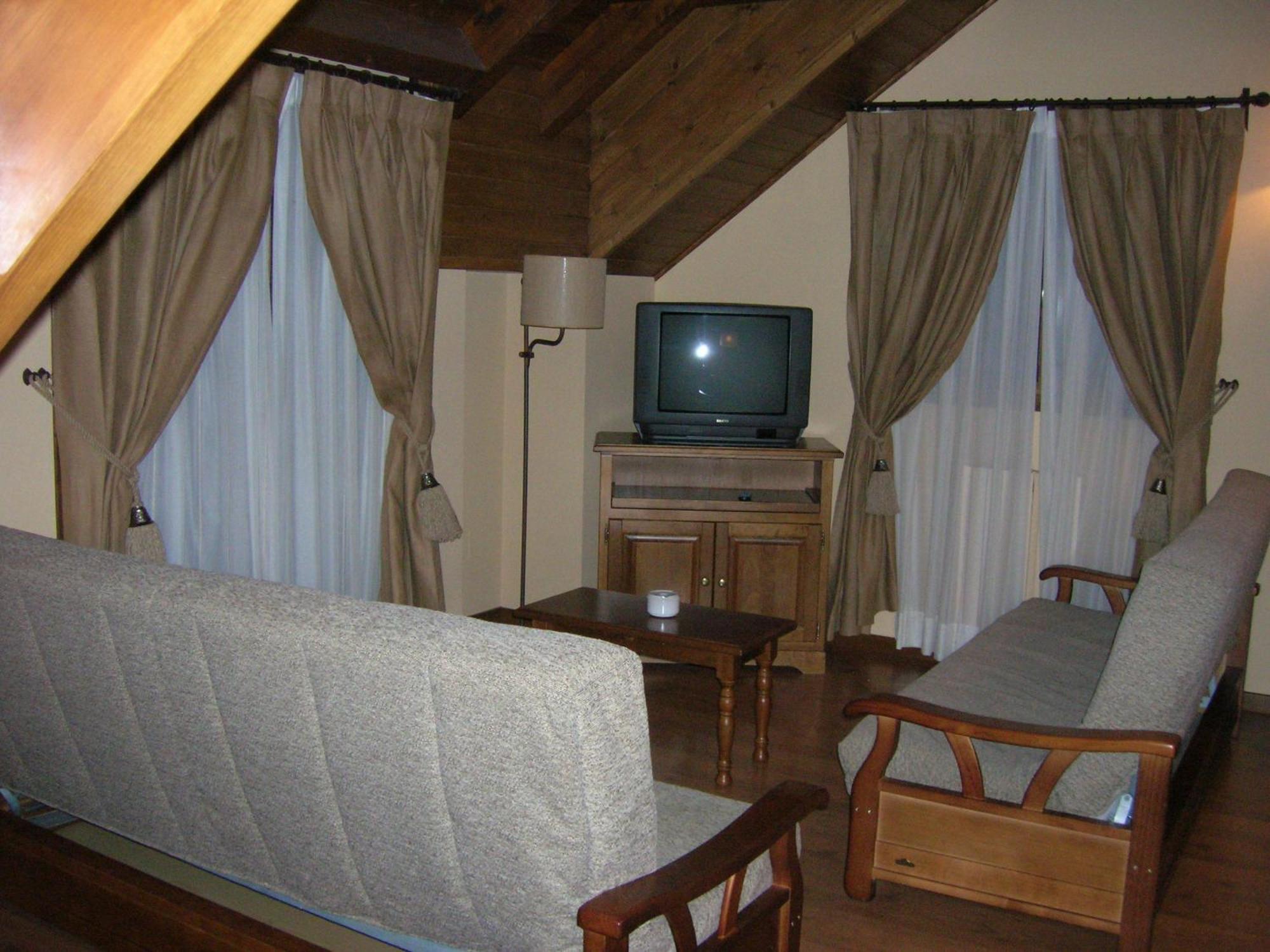 Apartamentos Turisticos Lavedan Tramacastilla de Tena Bagian luar foto
