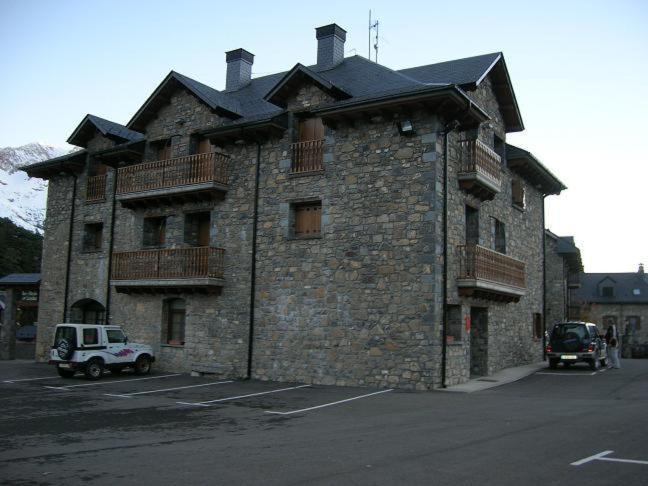 Apartamentos Turisticos Lavedan Tramacastilla de Tena Bagian luar foto