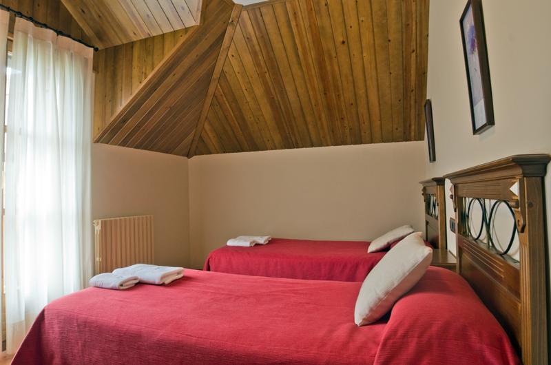 Apartamentos Turisticos Lavedan Tramacastilla de Tena Bagian luar foto