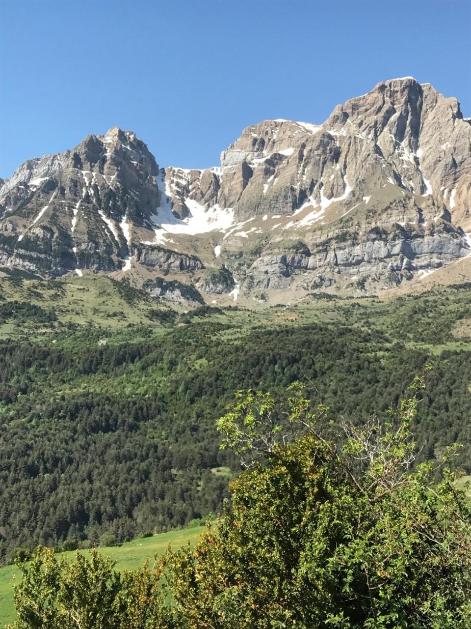 Apartamentos Turisticos Lavedan Tramacastilla de Tena Bagian luar foto