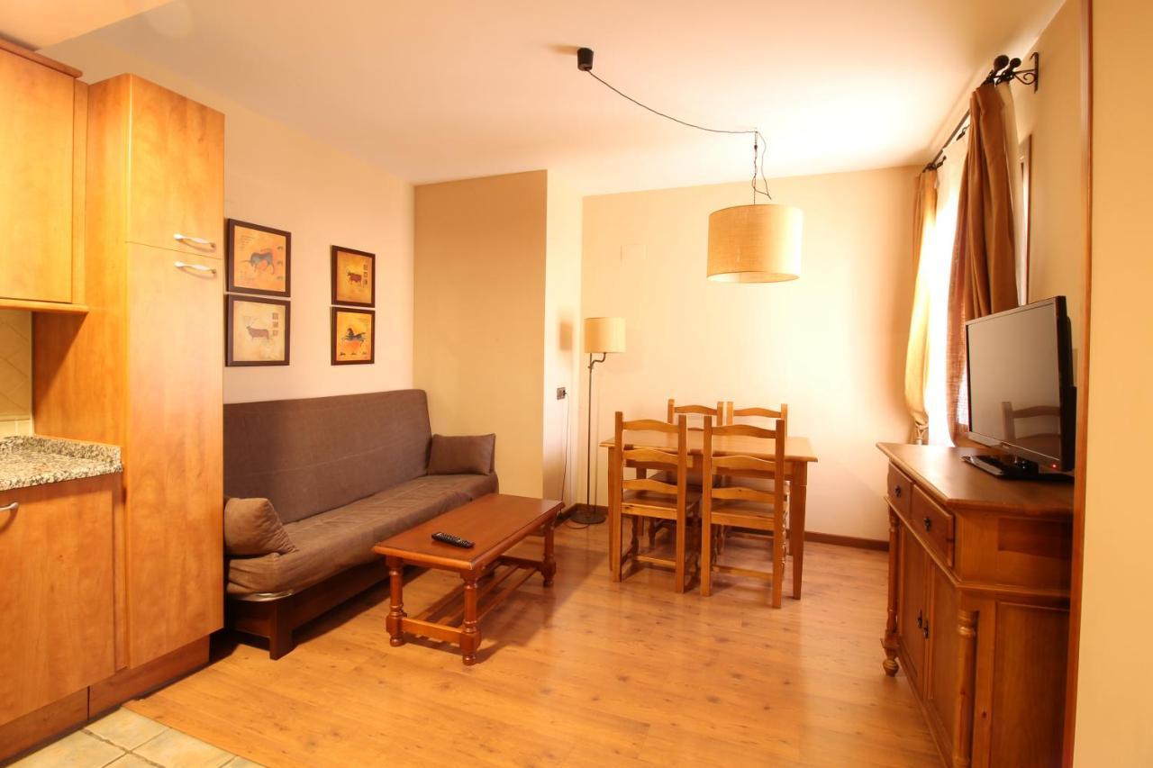 Apartamentos Turisticos Lavedan Tramacastilla de Tena Bagian luar foto