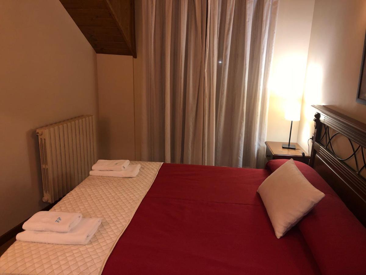 Apartamentos Turisticos Lavedan Tramacastilla de Tena Bagian luar foto
