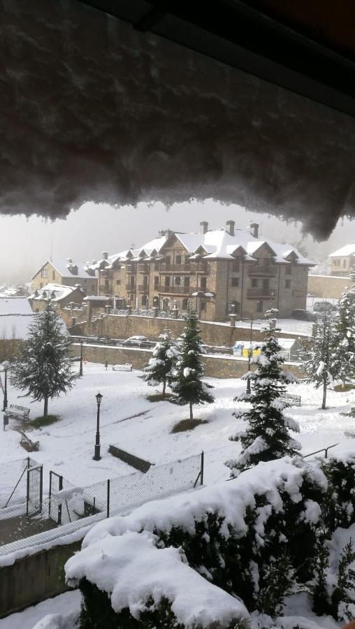 Apartamentos Turisticos Lavedan Tramacastilla de Tena Bagian luar foto