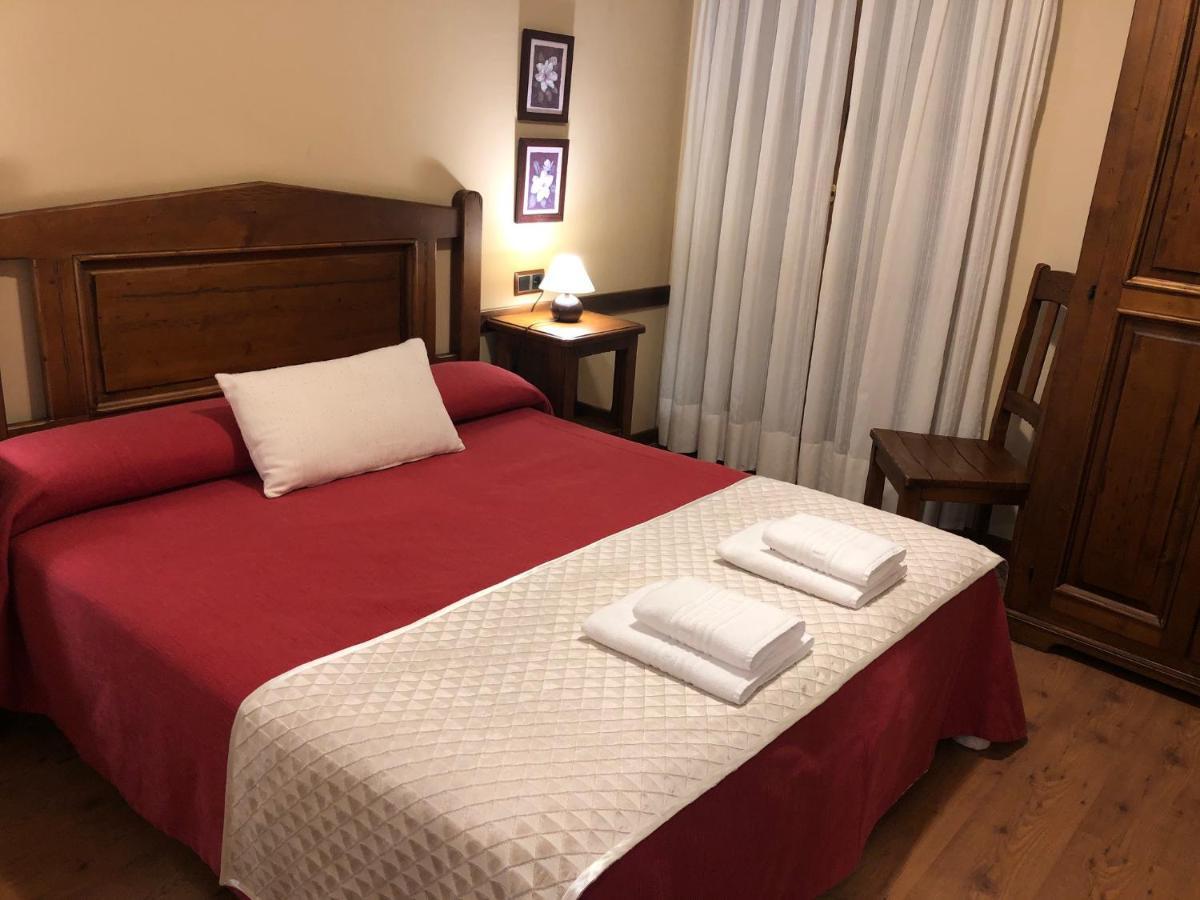 Apartamentos Turisticos Lavedan Tramacastilla de Tena Bagian luar foto