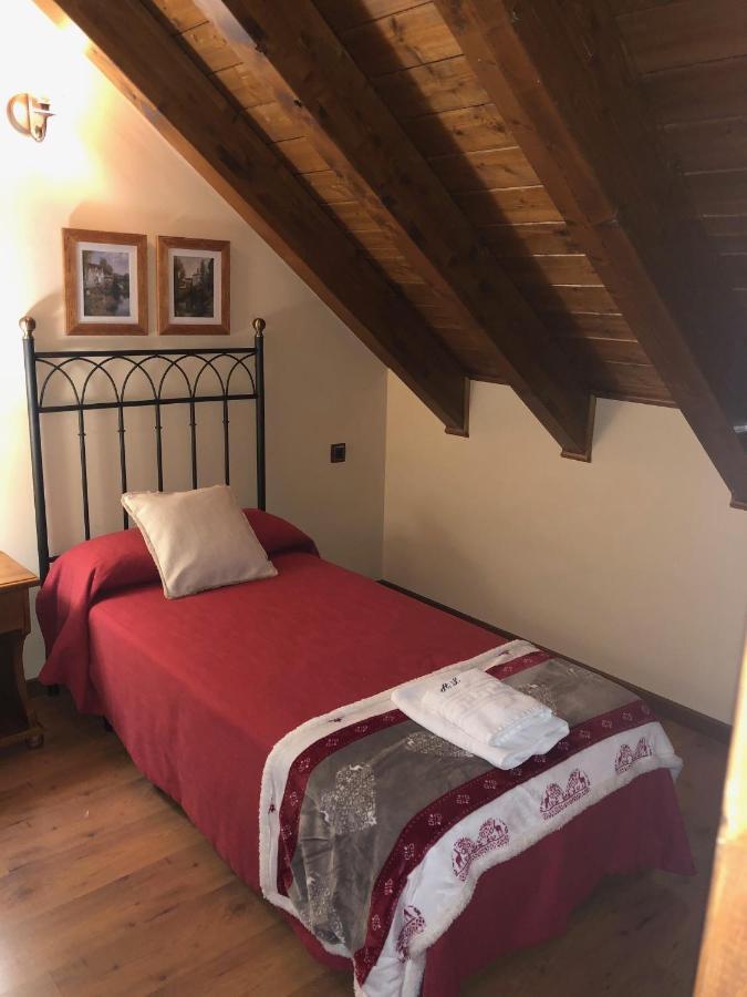 Apartamentos Turisticos Lavedan Tramacastilla de Tena Bagian luar foto